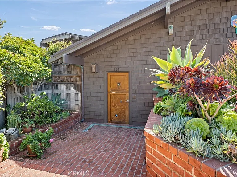 1911 Ocean Way — Photo 4