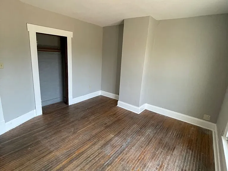 136 E Norwich Ave — Photo 22