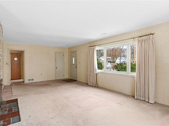 4th image of 455 Vineland Rd