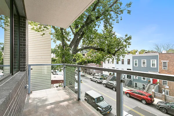 Sold by Univani Realty LLC | media 5
