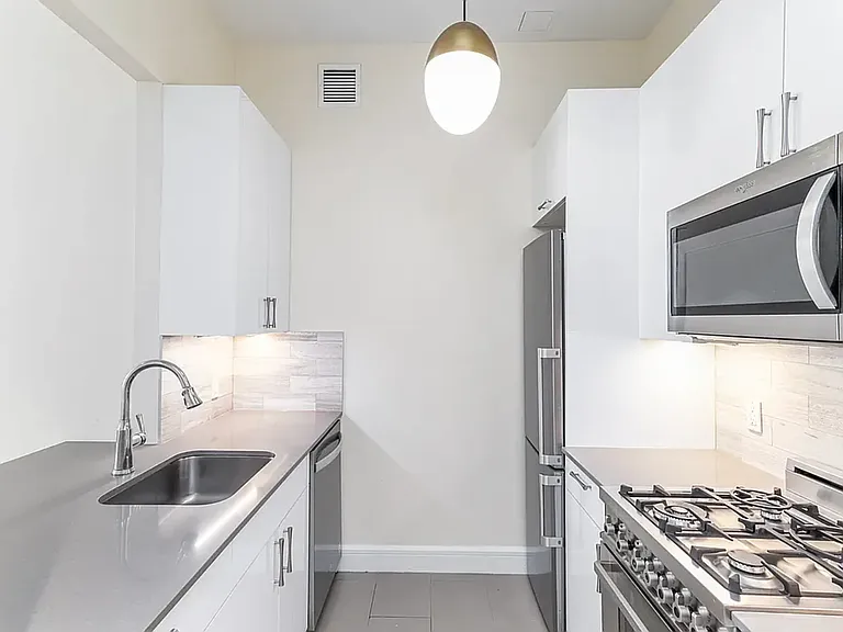 110 Greenwich St #3C — Photo 5
