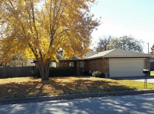 1220 Mercedes St, Benbrook, TX 76126
