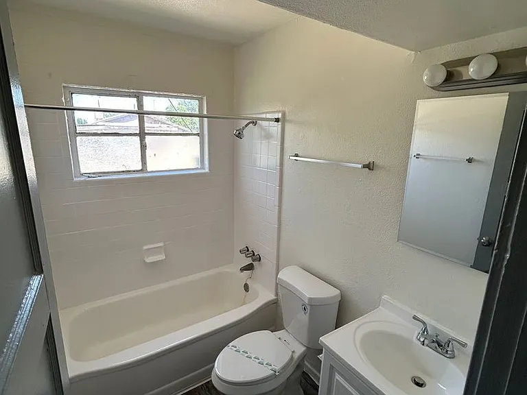 2511 E Cameron Vis — Photo 7