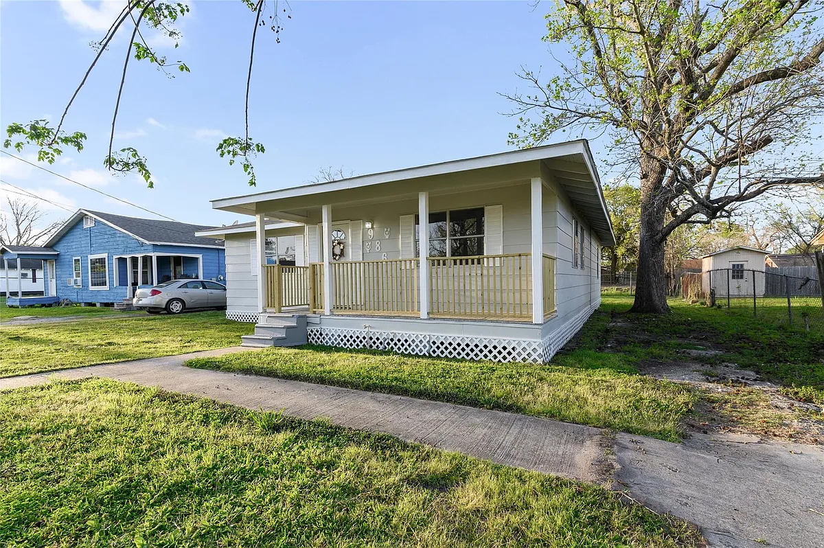 Building Photo - 986 Dewalt St
