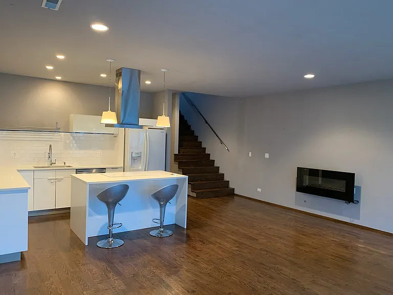 2704 W Armitage Ave #3 — Photo 3
