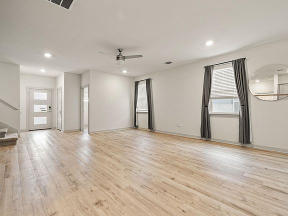 5th image of 10716 Fulton Ave