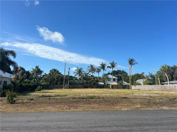 818 SE Riverside Dr, Stuart, FL 34994