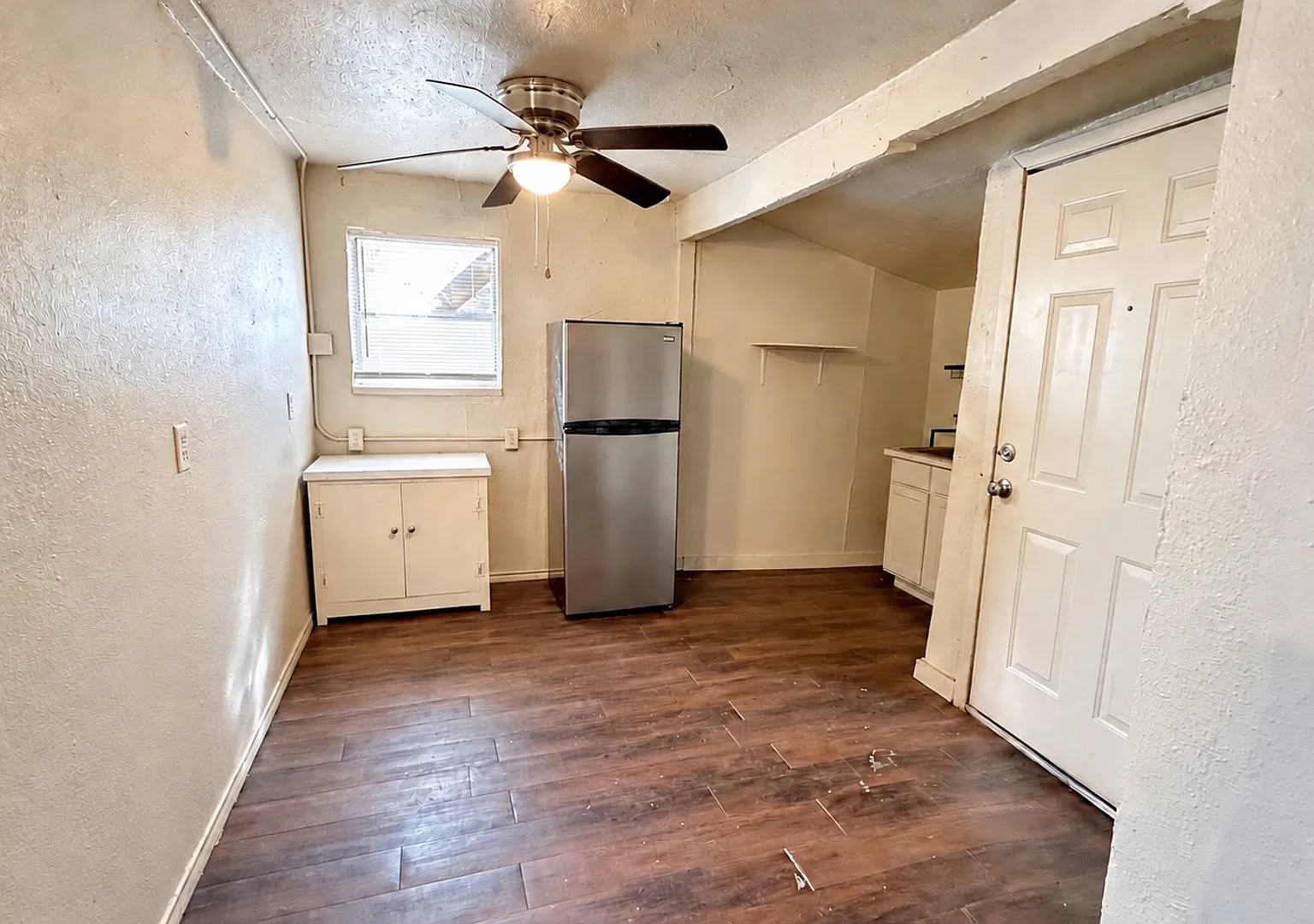 One Bedroom! Water Paid! $595 For One Year; 6 Mos Available! — Photo 3