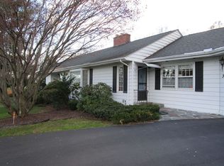 30 Fair Hill Ln, Suffield, CT 06078