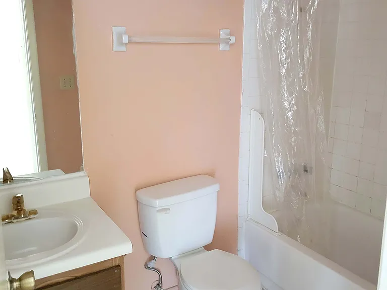 2504 SW 31st Pl — Photo 11