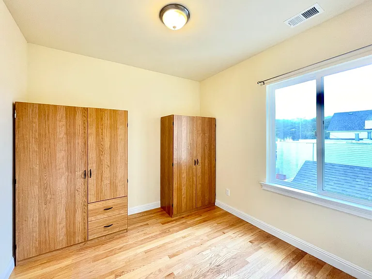 405 Lisbon St — Photo 16
