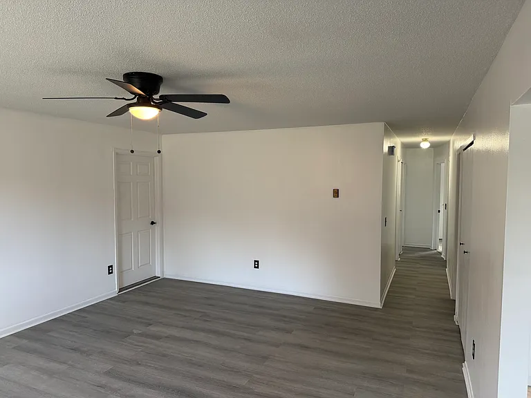 4837 W Bancroft St — Photo 15