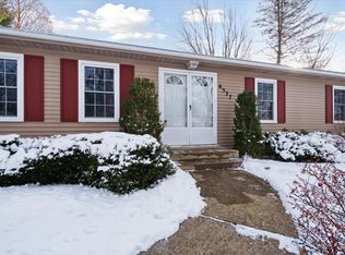 6527 Woodmere Rd, Jackson, MI 49201