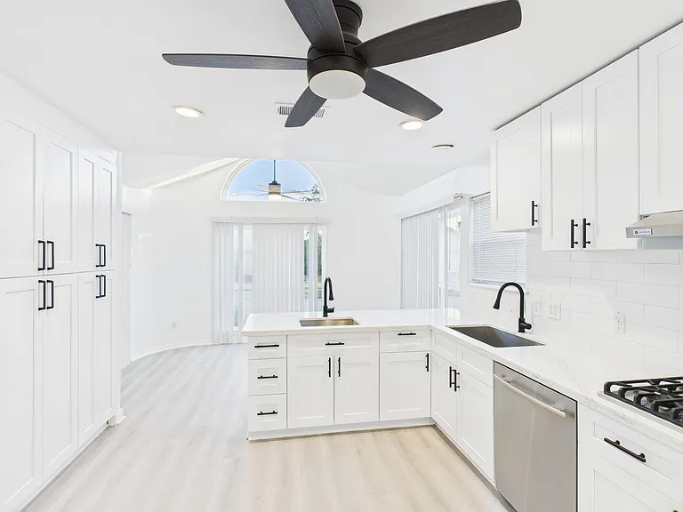 7610 Hopewell Ln — Photo 8