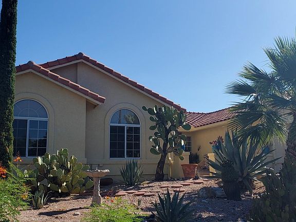 3rd image of 4786 N Mayfair Cir
