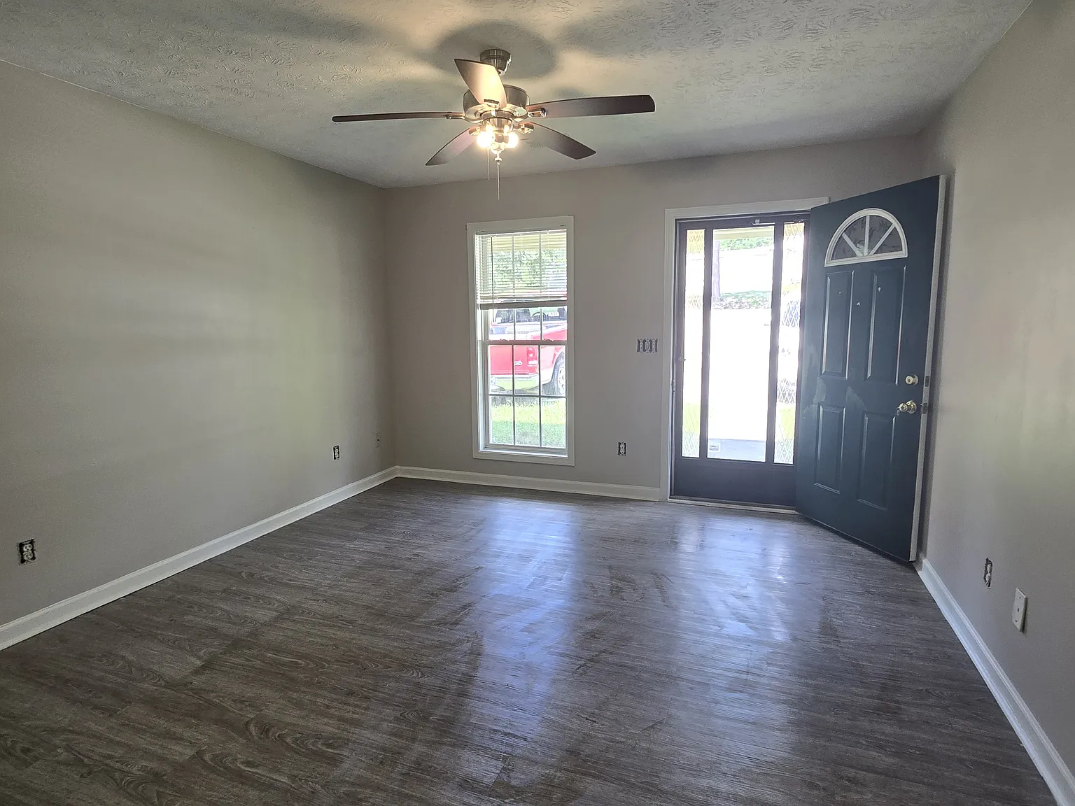 2 bed, 1500 sqft, $900 — Photo 1