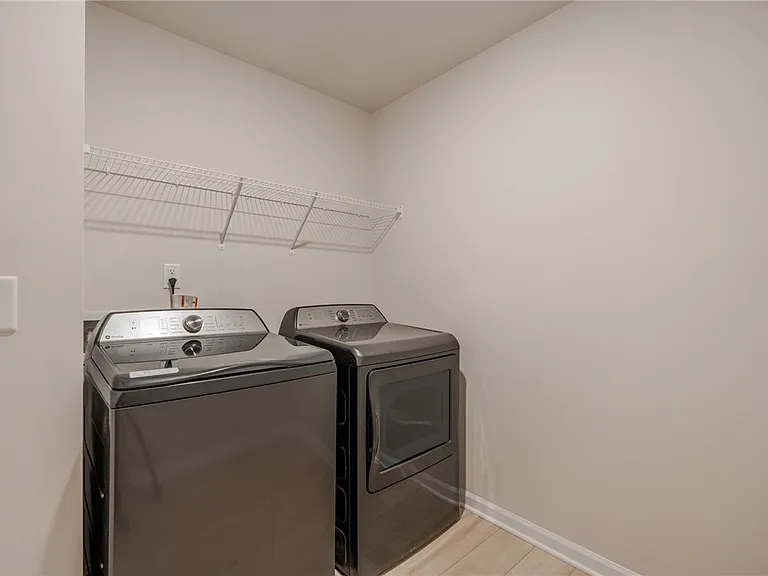 14 Loebner Ln — Photo 28