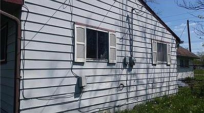 2nd image of 3010 N Gladstone Ave