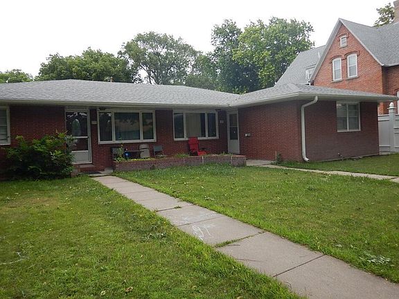 2nd image of 905 W 2nd St