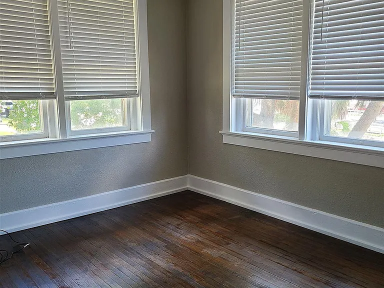 504 N Spring St #B — Photo 8