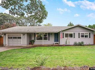 720 W Main St, Silverton, OR 97381