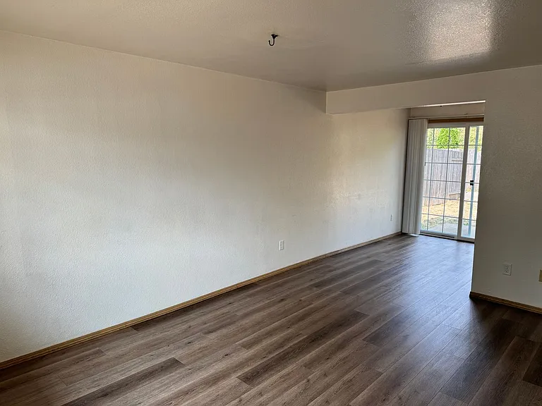 117 Lea Ave — Photo 3