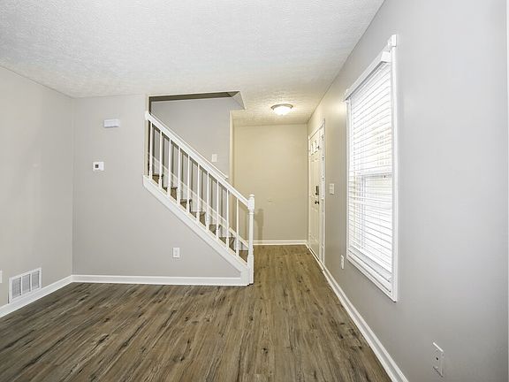 5th image of 2656 Willowgate Rd