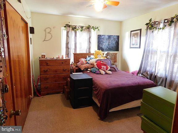 5th image of 221 Miller St