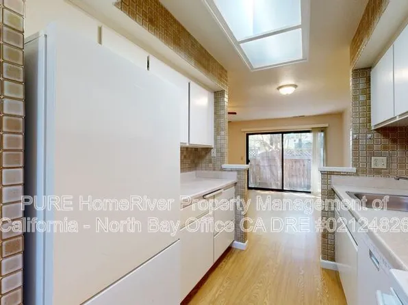 1887 Windmill Cir, Santa Rosa, CA 95403