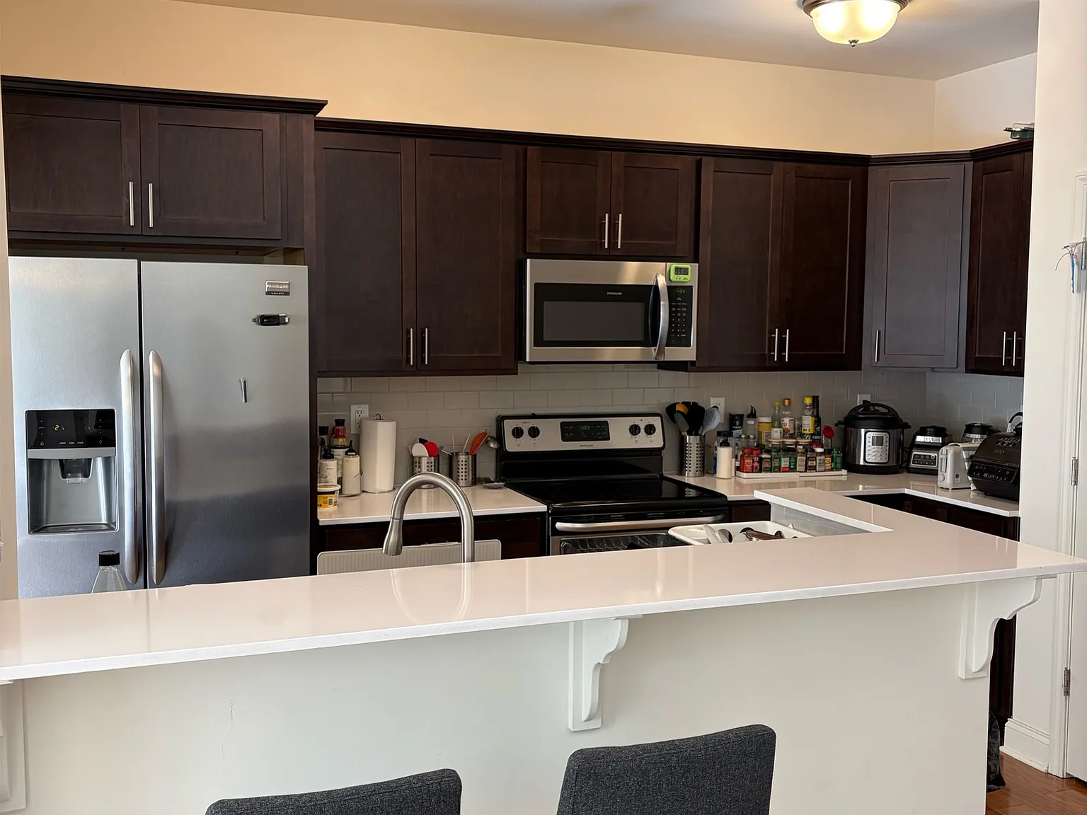 3 bed, 2000 sqft, $2,900 — Photo 4
