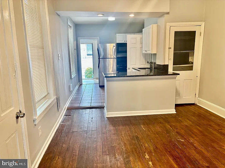2503 Carpenter St — Photo 9