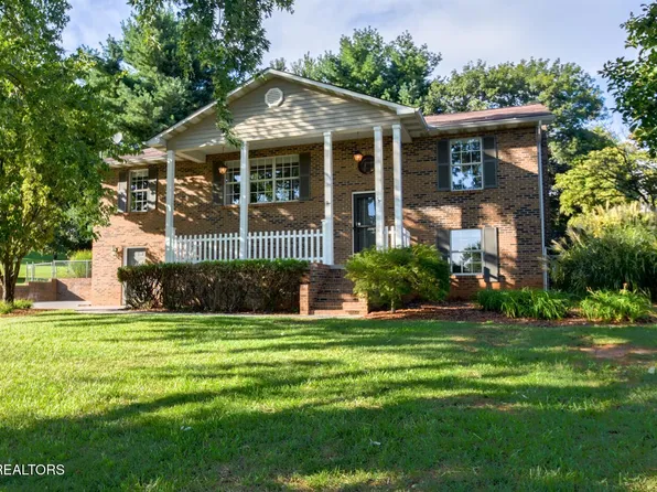 3814 Dovefield Ct, Louisville, TN 37777