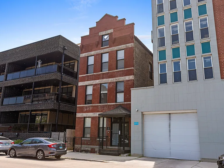2354 N Elston Ave #3R — Photo 1