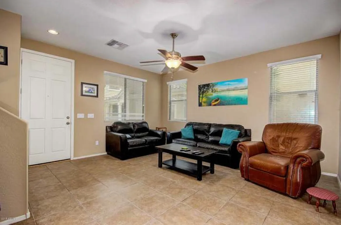 3 bed, 2.5 bath, 1564 sqft, $2,300 — Photo 3