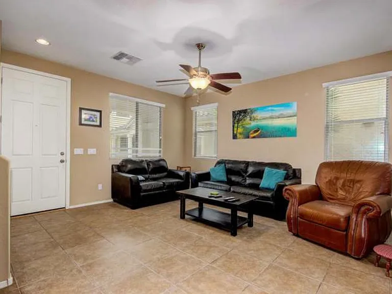 108 E Palomino Dr — Photo 3