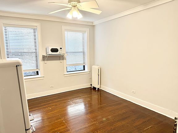 3rd image of 913 W Sheridan Rd APT 3