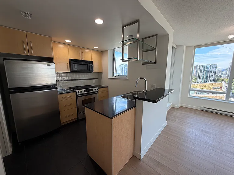 550 Pacific St #1606 — Photo 2
