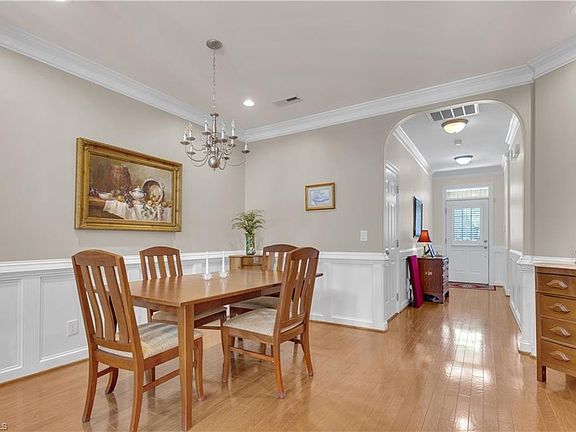 4th image of 110 Liberty Square Dr