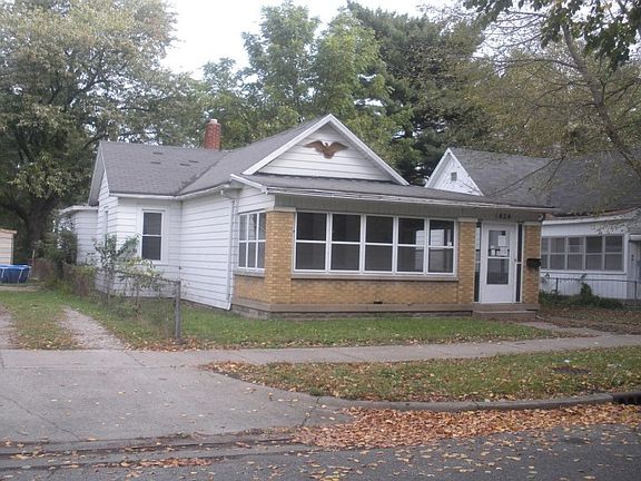 3rd image of 1424 Grand Ave
