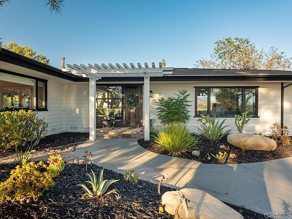 4th image of 1097 Camino Alisos