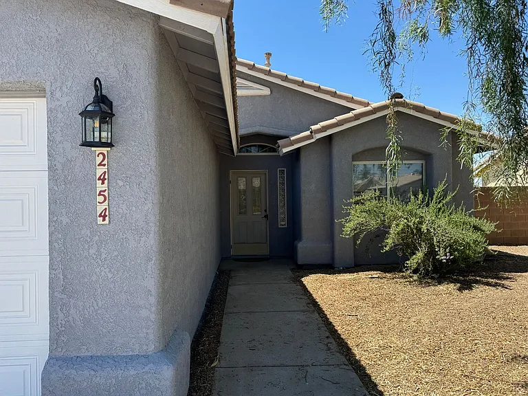2454 E Saguaro Dr — Photo 4