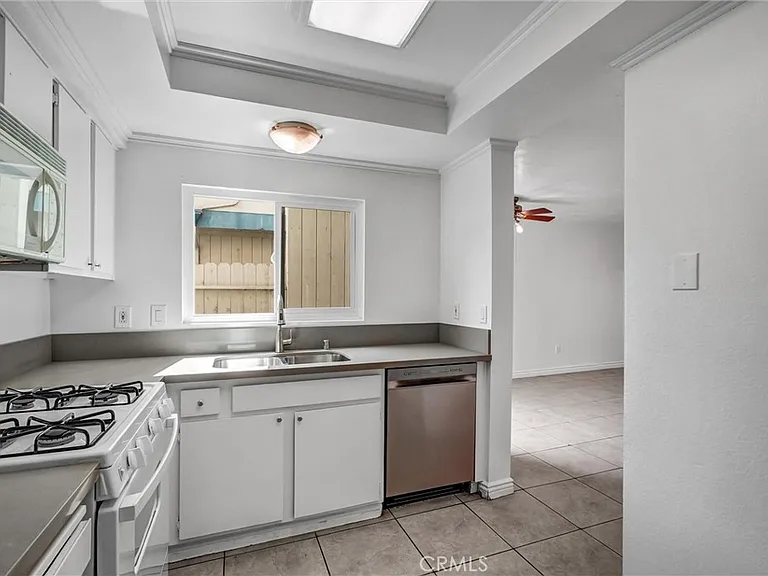 4526 Heil Ave — Photo 6