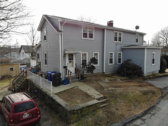 4th image of 39 N Pleasant St W