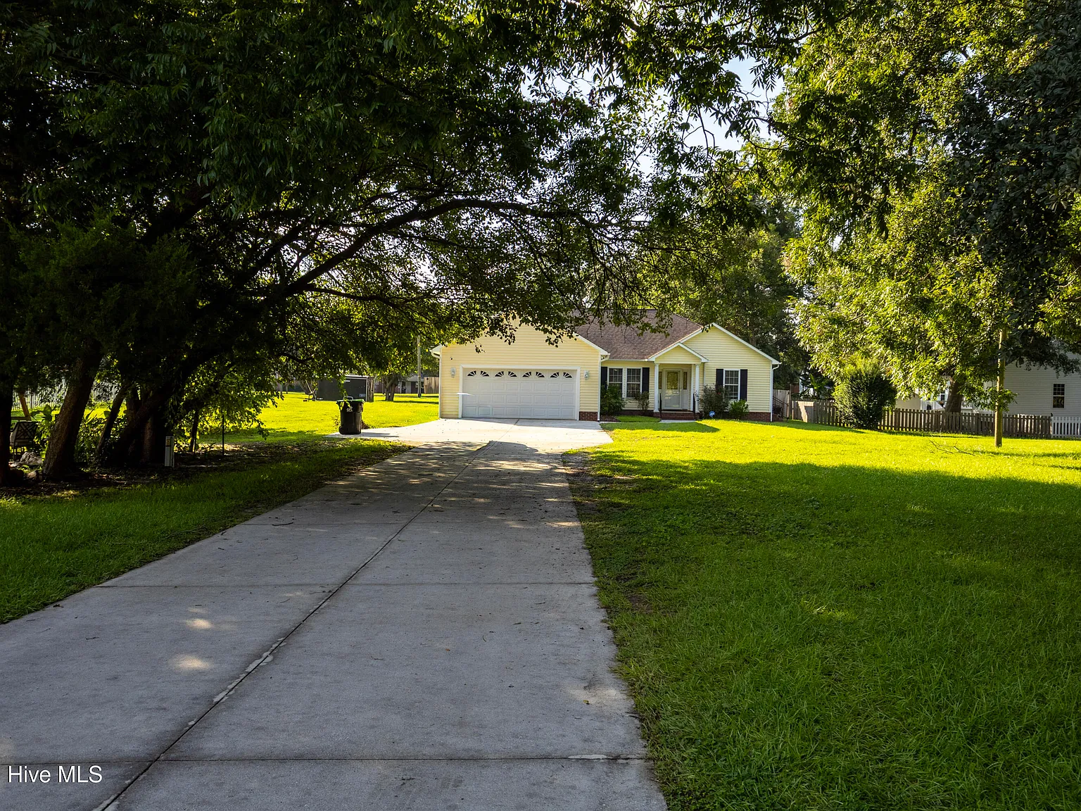3 bed, 2.5 bath, 1623 sqft, $1,900 — Photo 3