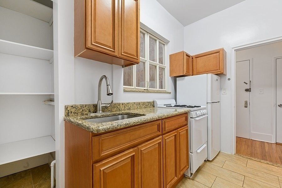2nd image of 212 W 14th St APT 5A