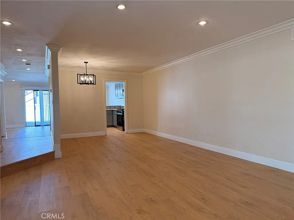 3 bed, 2.5 bath, 1650 sqft, $4,200 — Photo 4