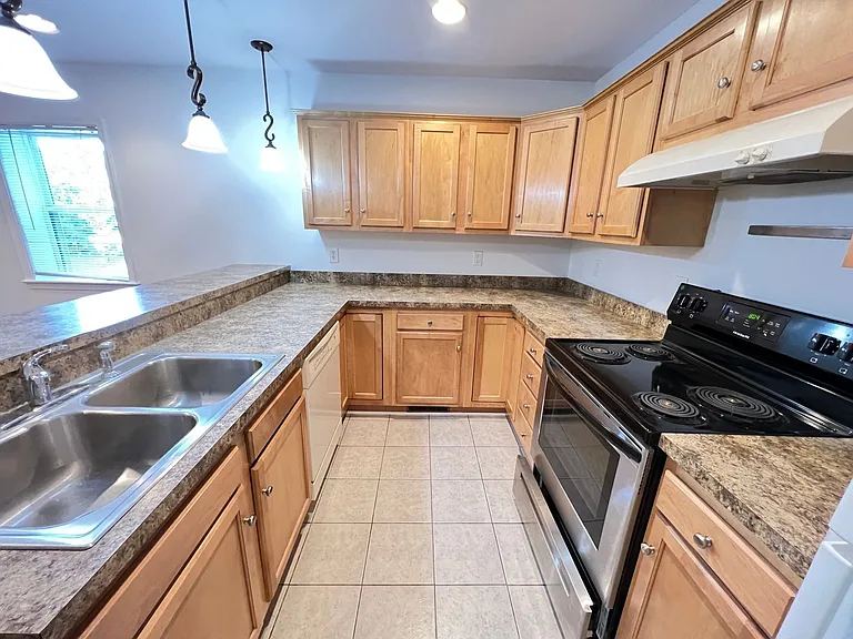 702 Delevan St — Photo 5