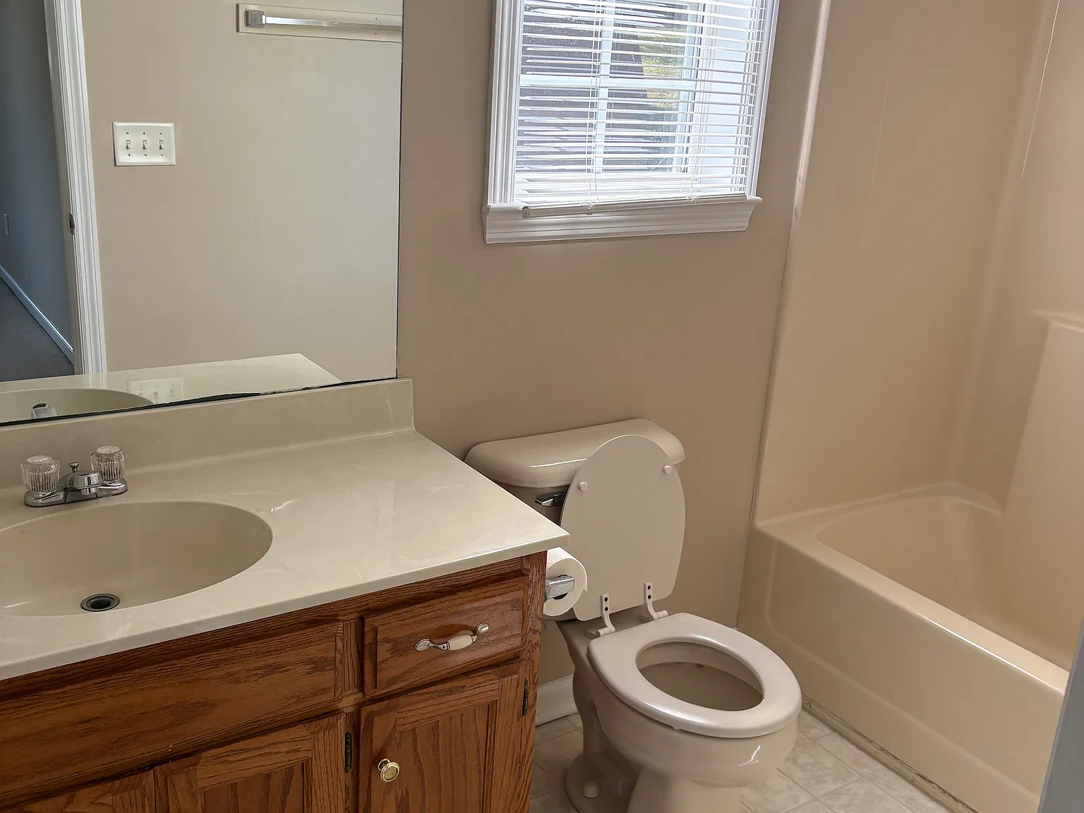 3 bed, 1200 sqft, $1,400 — Photo 4