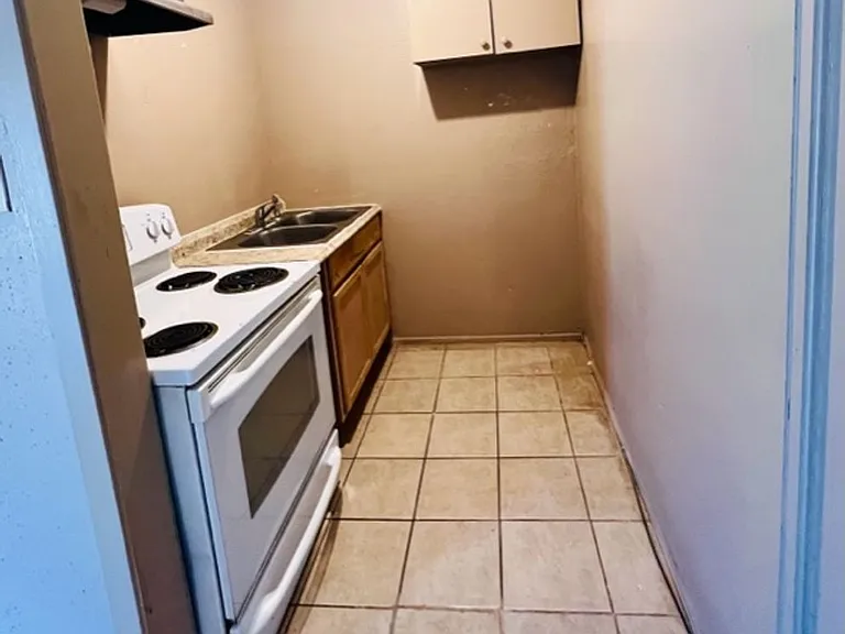 19502 Woodglen Dr — Photo 5