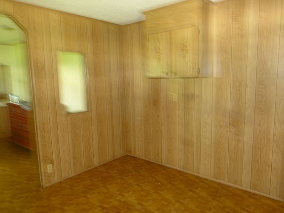 4th image of 621 NE 30th Ave